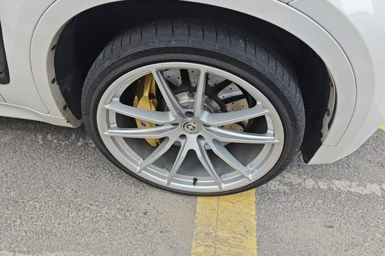 Used BMW X6 M 2015 X6 M Right Front Wheel Hub