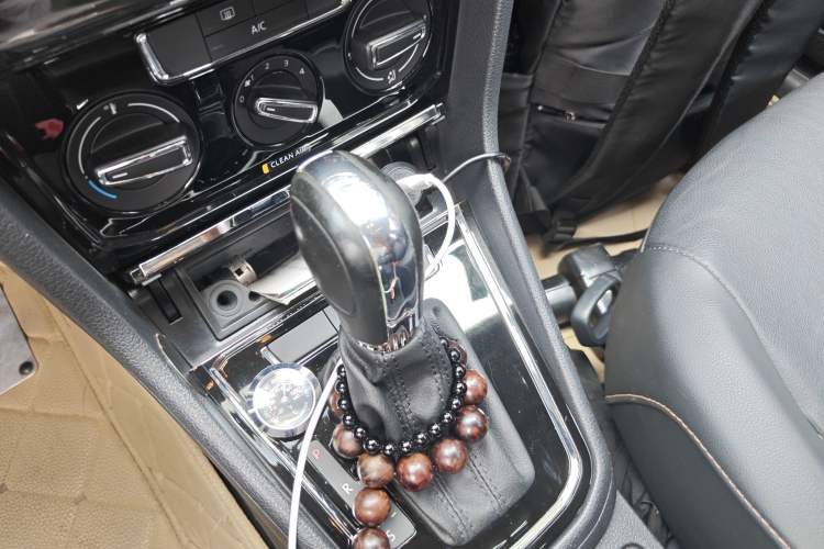 Used Volkswagen Bora 2016 1.6L Automatic Comfort Model Gear Lever