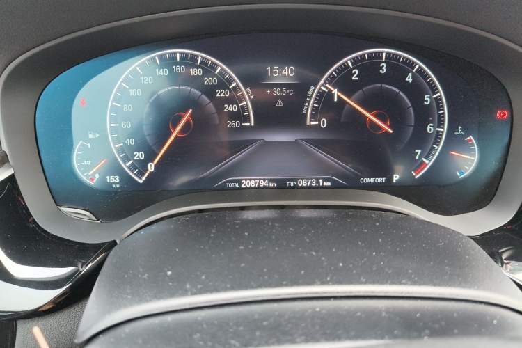 Used BMW 5 Series 2019 530Li Luxury Edition M Sport Package Odometer Close Up