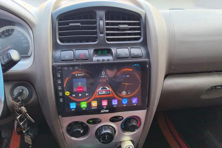 Used Huatai Santa Fe Classic 2012 2.0L Gasoline Manual Two-Wheel Drive with Sunroof
