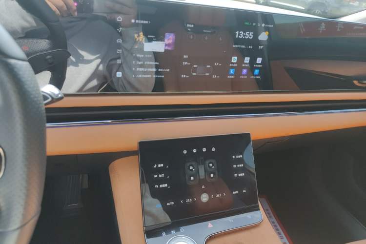 Used VOYAH PASSION 2024 PHEV Four-Wheel Drive Ultra-Long Range Executive Edition Audio And AC Panel