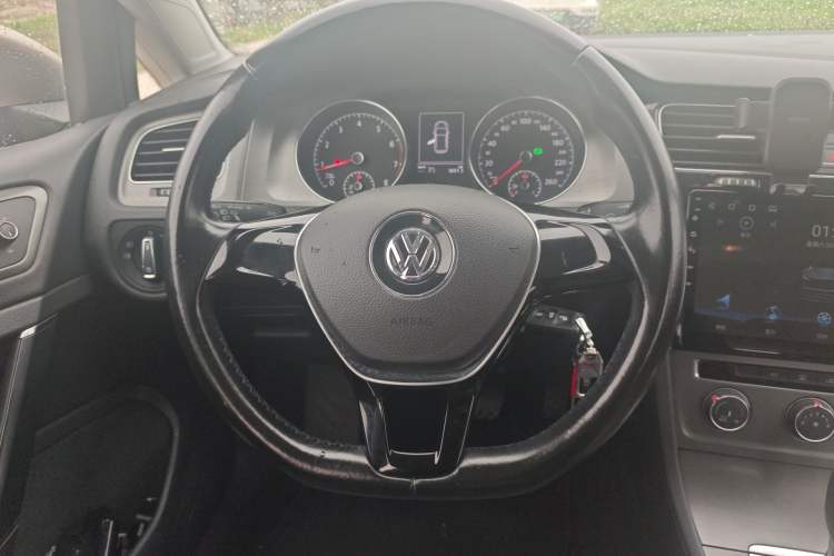 Used Volkswagen Golf 2014 1.6L Automatic Comfort Model Steering Wheel