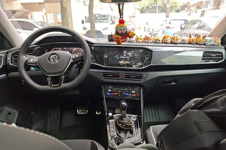 Used Volkswagen Tayron 2020 330TSI Two-Wheel Drive Luxury Connected Pro Edition Center Console