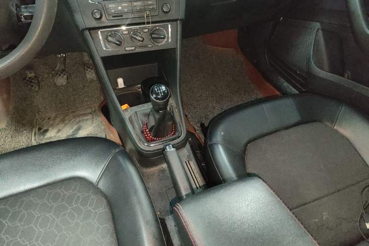 Used Volkswagen Santana 2015 1.6L Manual Comfort Edition
