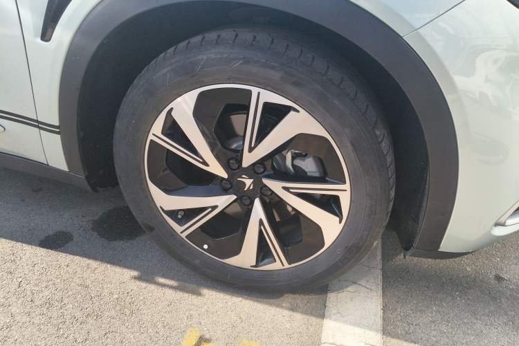 Used ARCFOX Alpha S 2022 525S 160kW Right Front Wheel Hub