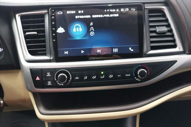 Used Toyota Highlander 2021 2.0T Two-Wheel Drive Elite Version 7-Seater
