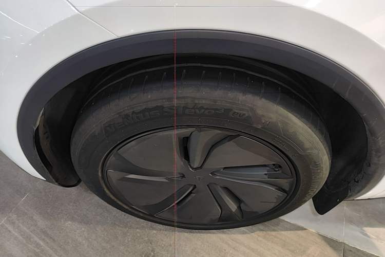 Used Tesla Model Y 2026 Long-Range All-Wheel-Drive Model
