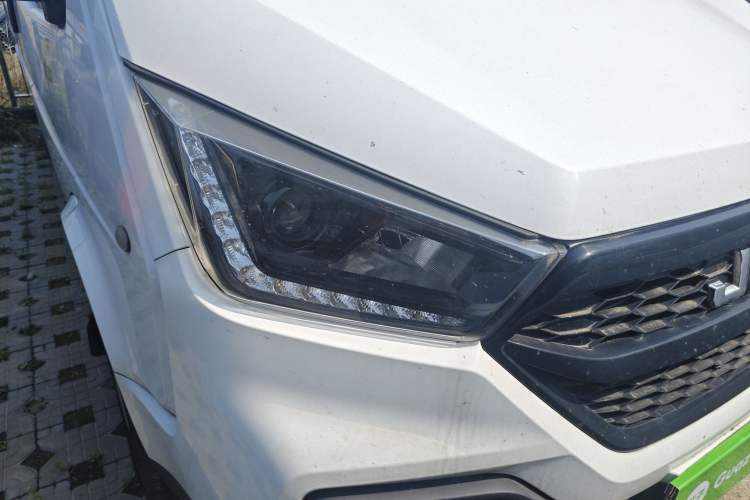 Used JMC Transit 2021 2.8T Space King Standard Version Long Wheelbase Mid-Height Roof Rear Single Tire – Step 6-Seater Diesel China VI Emission Standard JX493