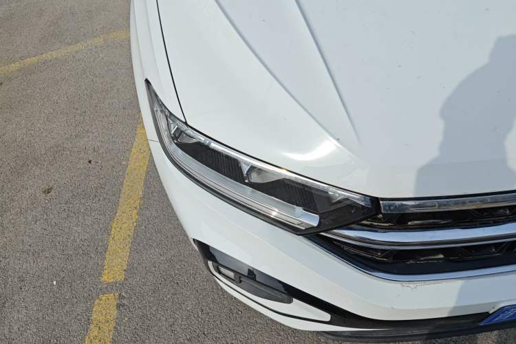 Used Volkswagen T-ROC 2023 300TSI DSG Two-Wheel-Drive Chen Guang Edition Right Front Headlight