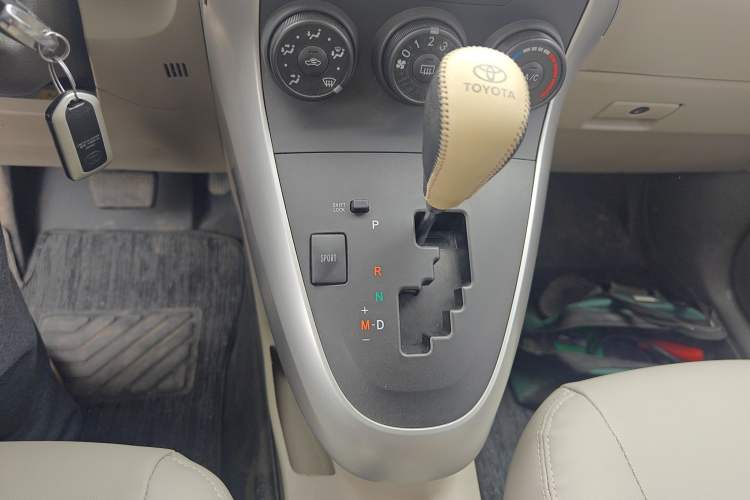 Used Toyota Verso 2014 Starlight 180E CVT Elite Multi-Function Edition