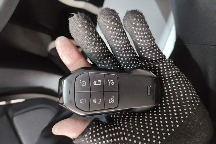 Used XPeng X9 2024 702 Ultra-Long Range Max
