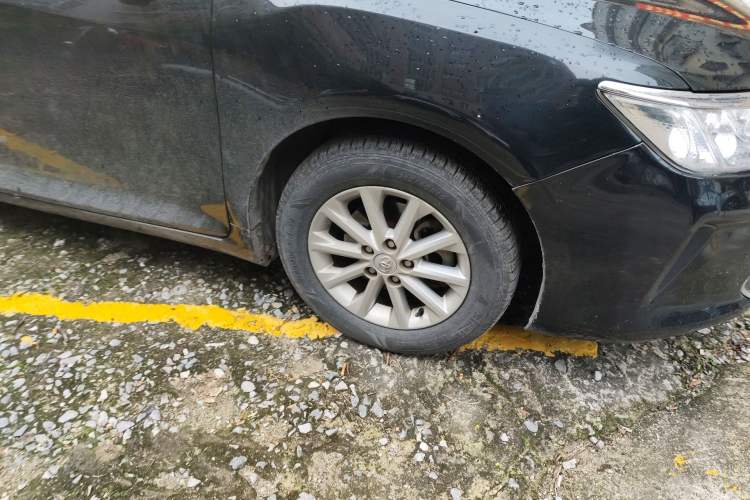 Used Toyota Camry 2016 2.0E 10th Anniversary Elite Edition Right Front Wheel Hub