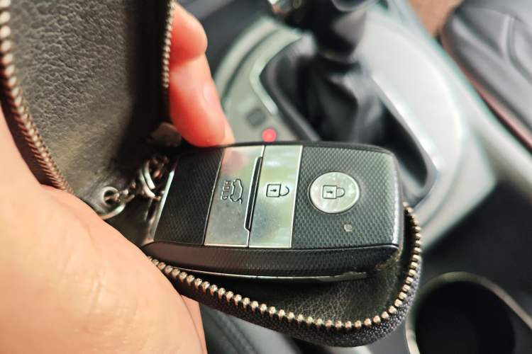 Used Kia Sportage R 2015 2.0L Automatic Two-Wheel Drive DLX Model
