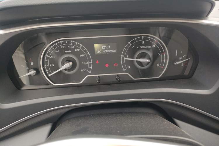 Used SAIC MAXUS Xintu V80 2023 2.0T Manual Classic City Delivery King Short Wheelbase Mid-Roof 3-Seater