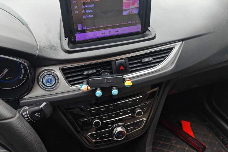 Used CHANGAN Alsvin V7 2015 1.6L Automatic Enjoyment Model China IV Standard Audio And AC Panel