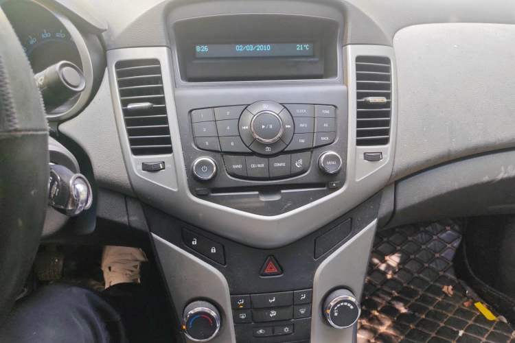 Used Chevrolet Cruze 2012 1.6L SL MT Audio And AC Panel