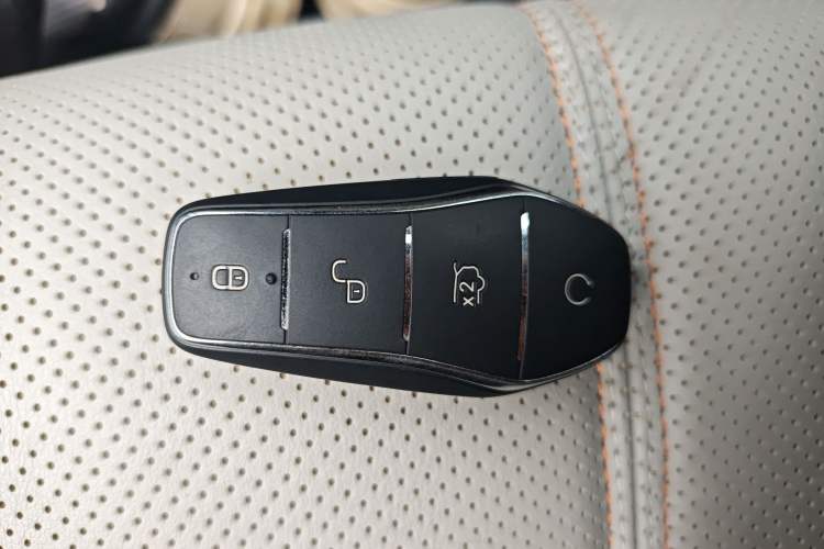 Used BYD Qin PLUS 2024 HONOR Edition DM-i 55KM Leading Model Vehicle Key