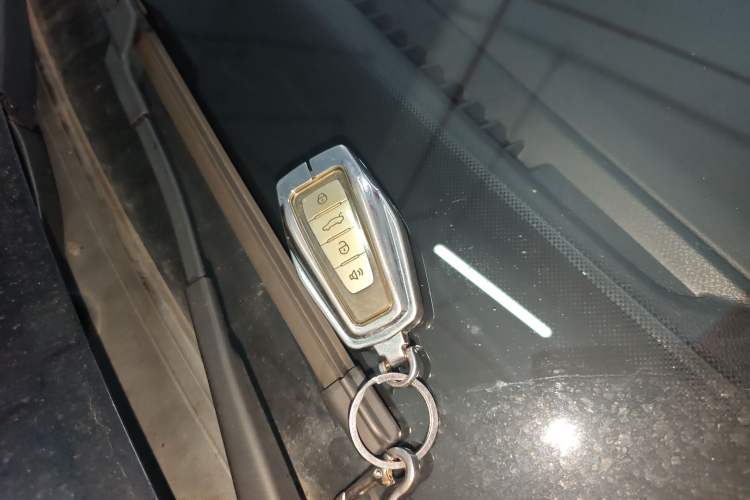 Used Geely Auto Emgrand 2022 4th Generation 1.5L CVT Luxury Model Vehicle Key