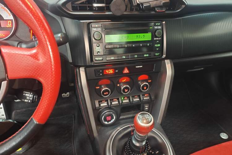 Used Toyota 86 2013 2.0L Manual Luxury Version
