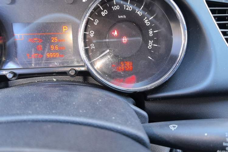 Used Peugeot 3008 2015 1.6THP Automatic Prestige Edition Odometer Close Up