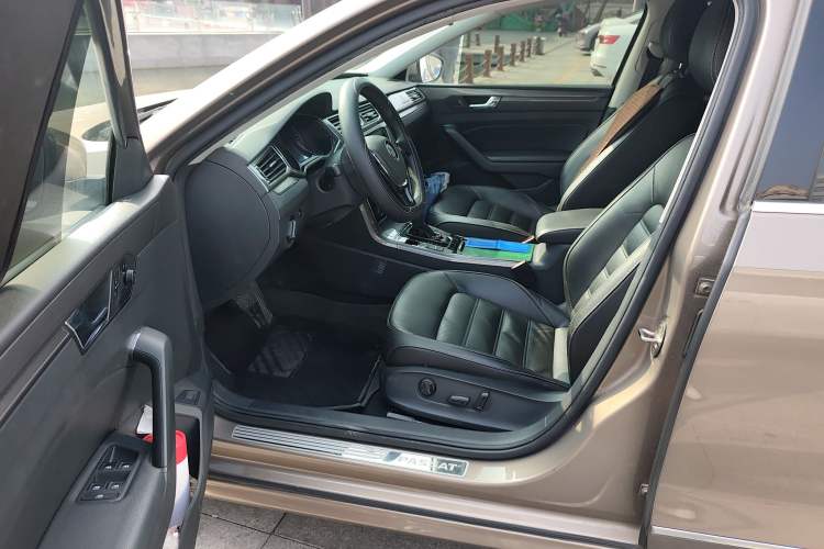 Used Volkswagen Passat 2016 330TSI DSG Luxury Edition Left Front Seat