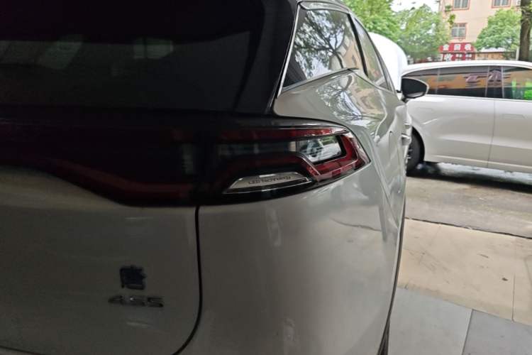 Used BYD Tang New Energy 2018 DM 2.0T All-Wheel Drive Smart Connectivity Luxury Model 7 Seats China V Emission Standard