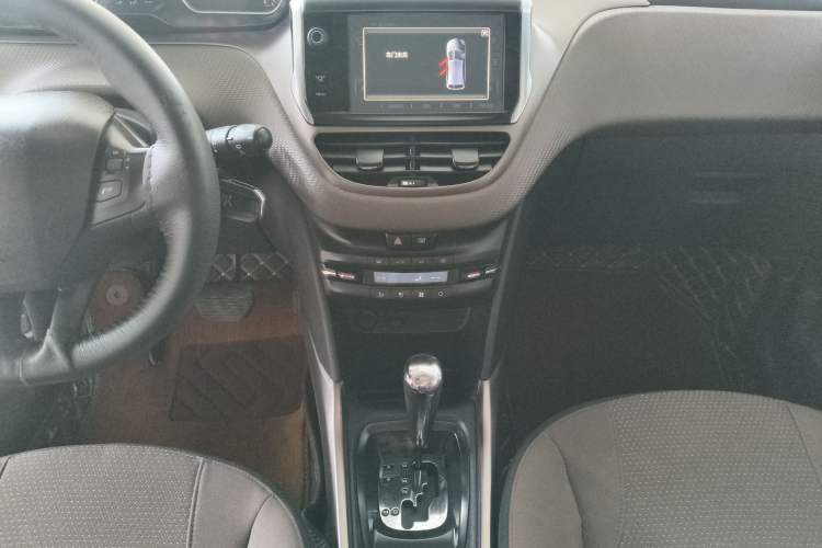 Used Peugeot 2008 2014 1.6L Automatic Fashion Edition Audio And AC Panel
