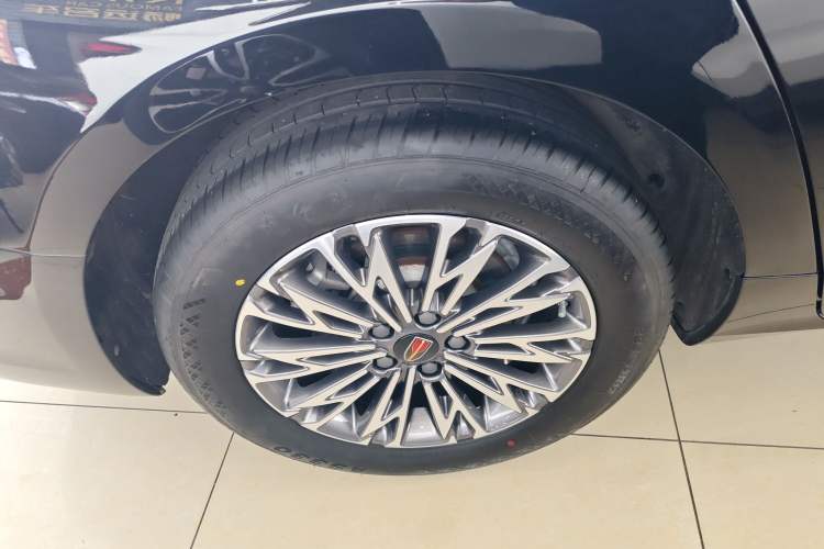 Used Hongqi H5 2025 1.5T DCT Qiyun 500 000th Unit Commemorative Edition Right Rear Wheel Hub