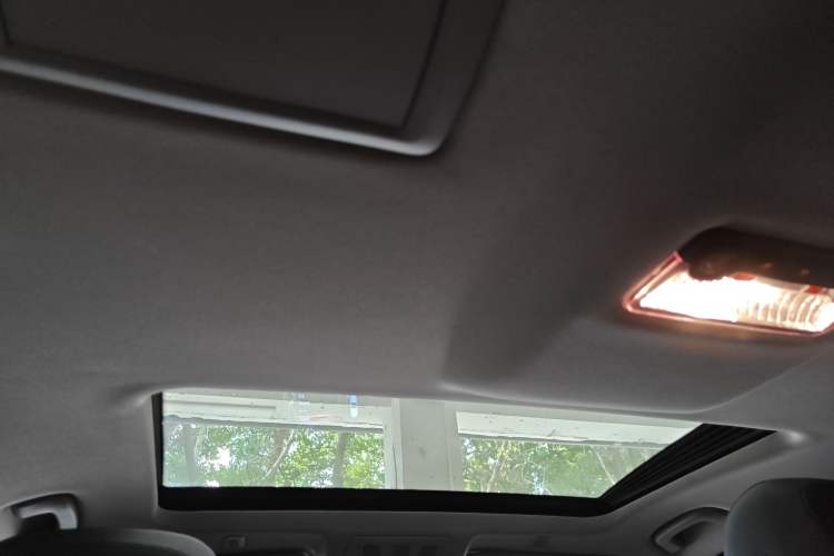 Used BMW 5 Series 2014 520Li Elegant Model
