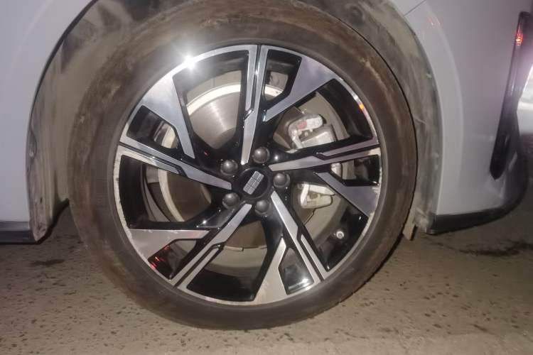 Used Geely Galaxy L6 2024 125km Creative Edition Right Front Wheel Hub