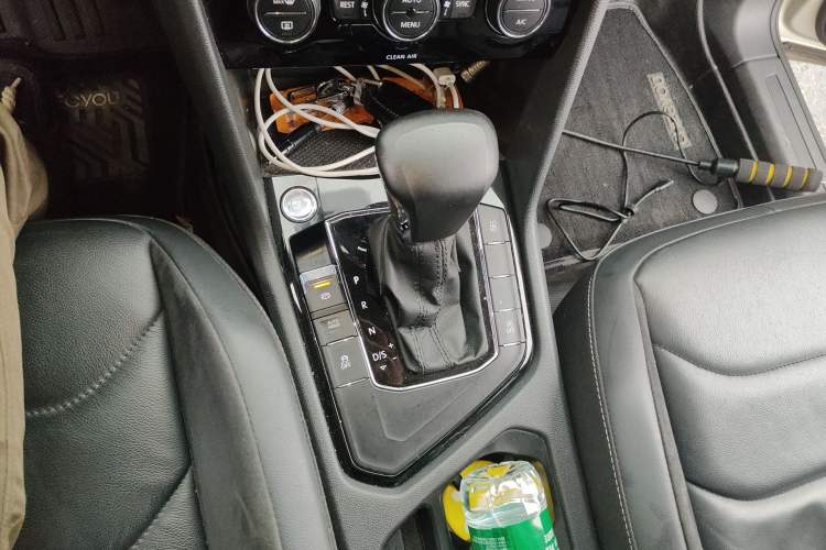 Used Volkswagen Tiguan L 2018 380TSI Automatic All-Wheel Drive Luxury Edition Gear Lever