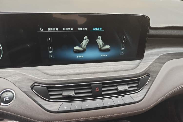 Used Ford Equator 2023 EcoBoost 225 Premier 7-Seater (2/3/2) Audio And AC Panel