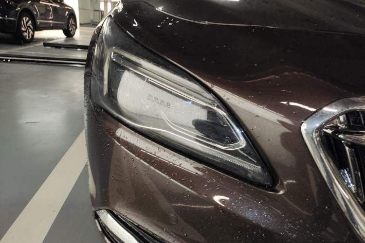 Used Buick LaCrosse 2018 28T Luxury Model Right Front Headlight