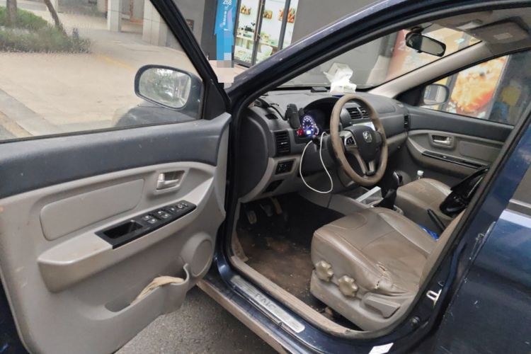 Used BAIC Weiwang M20 2014 1.5L Ultra-Luxury BJ415B Driver Seat