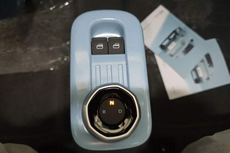 Used Geely Galaxy Panda 2024 Panda Mini 200km Endurance Bear Gear Lever