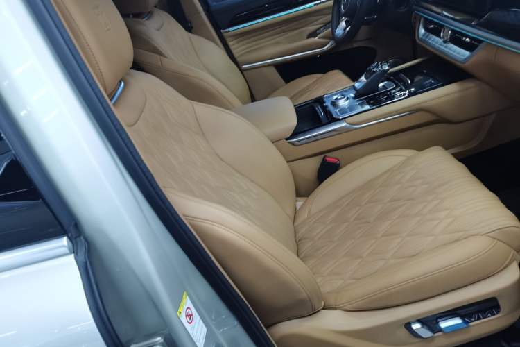 Used Tank 500 New Energy 2023 Hi4-T Right Front Seat