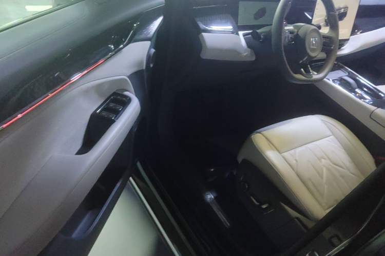 Used Zeekr 009 2024 7-Seater Walk-Through Version Four-Wheel Drive 108 kWh
