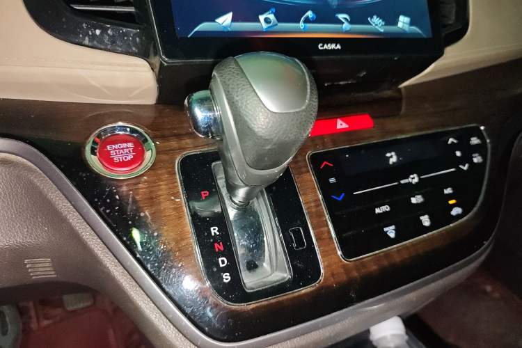 Used Honda Odyssey 2015 Updated Version 2.4L Smart Edition Gear Lever