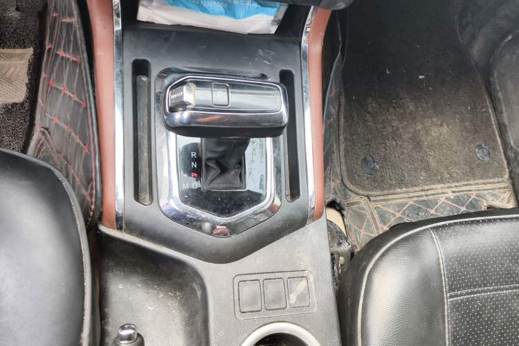 Used Dongfeng Ruichi 6 2020 2.3T Automatic 2WD Diesel Luxury Version China VI Standard Long Cargo Bed M9T
