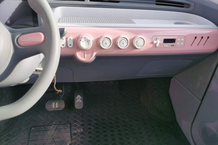 Used Bestune Pony 2024 170km Range Energizing Horse Audio And AC Panel