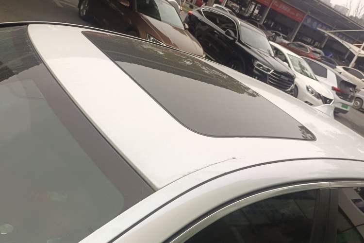 Used BMW 5 Series 2014 525Li Leading Model
