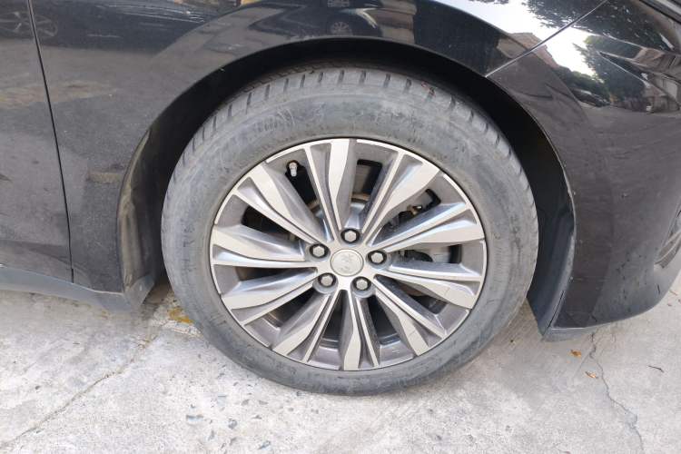 Used Hongqi E-QM5 2022 431 km Charge & Enjoy Edition Right Front Wheel Hub