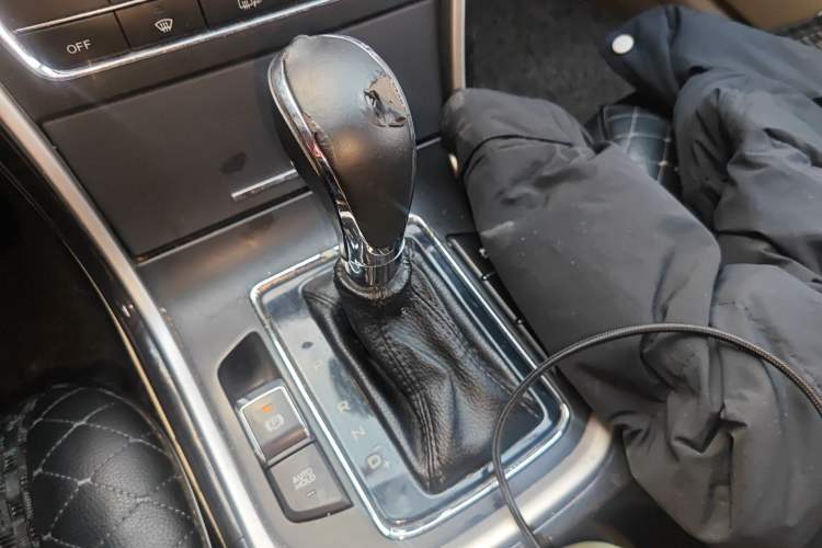 Used CHANGAN Raeton 2016 1.8T Automatic Smart Enjoyment Deluxe Model Gear Lever