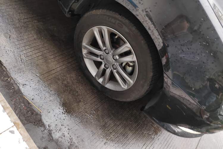 Used Geely Auto Emgrand 2017 Sedan Million Edition 1.5L CVT Upward Version Right Front Wheel Hub