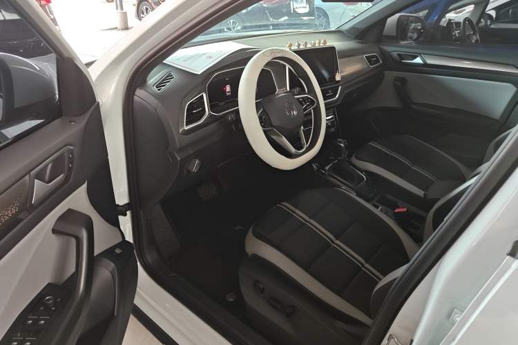 Used Volkswagen T-ROC 2025 Facelifted 300TSI DSG Two-Wheel-Drive Chen Guang Edition Driver Seat