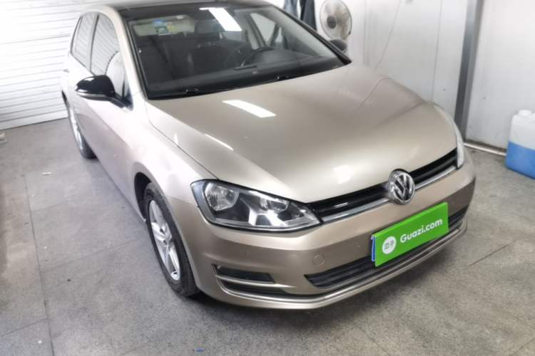 Used Volkswagen Golf 2017 1.6L Automatic Comfort Million-Vehicle Anniversary Edition
