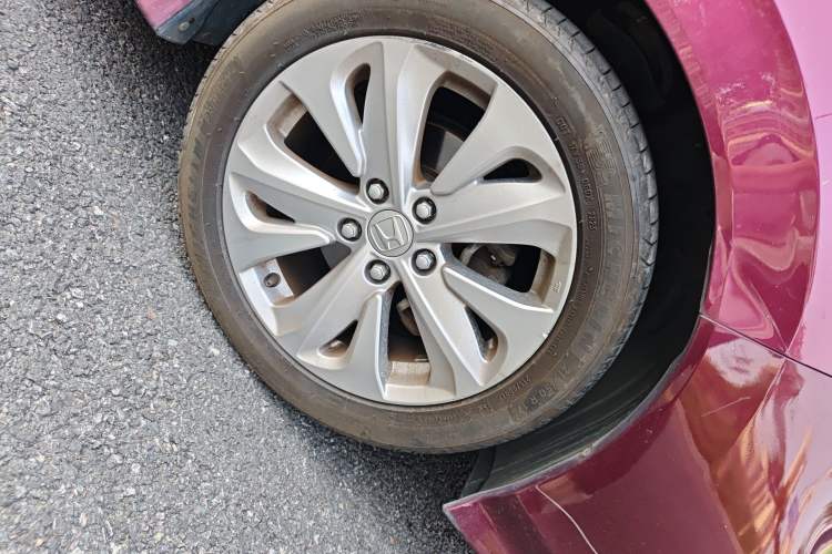 Used Honda Jade 2017 1.8L automatic Comfort version 5 seats Right Front Wheel Hub