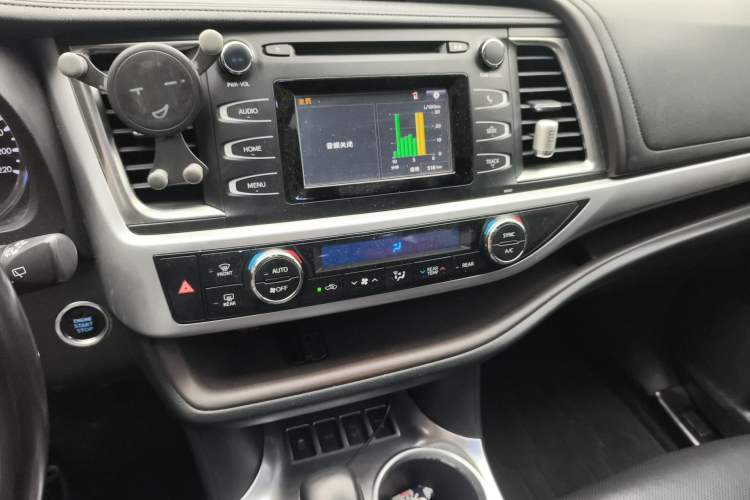 Used Toyota Highlander 2015 2.0T Four-Wheel Drive Luxury Edition 7-Seater Audio And AC Panel