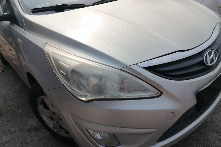 Used Hyundai Verna (older generation) 2010 Sedan 1.4L Automatic Comfort Model GS Right Front Headlight