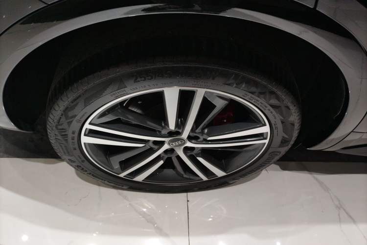 Used Audi Q5L 2022 40T Fashionable and Dynamic Model
